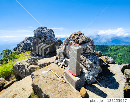 夏の妙高山登山(南峰頂上) 夏の妙高山登山(南峰頂上) 128255957