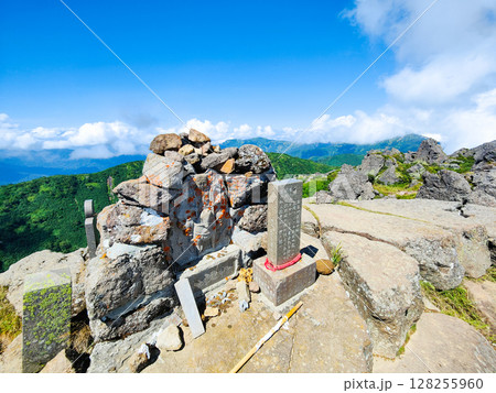 夏の妙高山登山(南峰頂上) 夏の妙高山登山(南峰頂上) 128255960