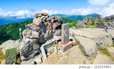 夏の妙高山登山（南峰頂上） 128255961