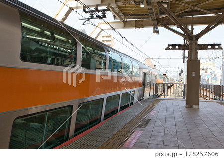 中央線 快速電車 グリーン車 ホーム 中央線 快速電車 グリーン車 ホーム 128257606