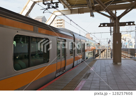 中央線 快速電車 グリーン車 ホーム 中央線 快速電車 グリーン車 ホーム 128257608