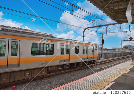 中央線　快速電車　グリーン車　ホーム 128257616