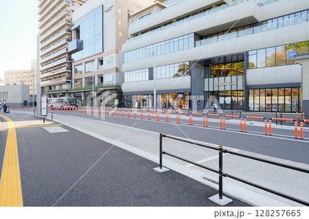 SHINSUIと新綱島スクエア、新綱島駅の出口 128257665