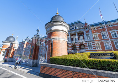 東京都千代田区霞ヶ関　快晴の法務省旧本館　赤れんが棟 128258195