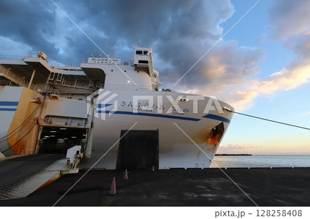 茨城　大洗　大洗港に停泊中のさんふらわあふらの 128258408