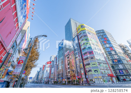 東京都千代田区秋葉原 サブカルチャーと電気街で世界的に有名な観光名所 秋葉原電気街の街並み 東京都千代田区秋葉原 サブカルチャーと電気街で世界的に有名な観光名所 秋葉原電気街の街並み 128258574