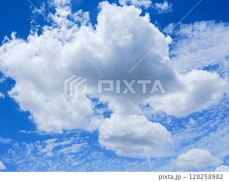 青い空白い雲 128258982
