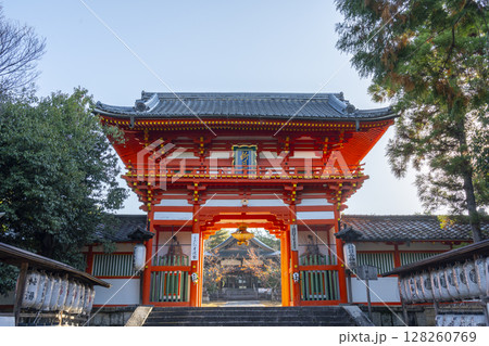 新日吉神宮　楼門 128260769