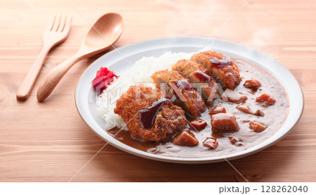 こだわりのカレーと厚切りひれかつの定番メニュー こだわりのカレーと厚切りひれかつの定番メニュー 128262040
