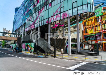 【東京都】たくさんのビルに囲まれた渋谷サクラステージ 【東京都】たくさんのビルに囲まれた渋谷サクラステージ 128262336