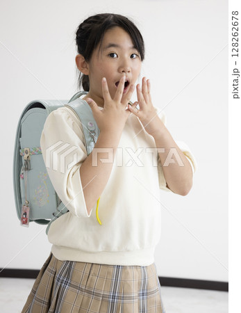 可愛い小学生女子 128262678