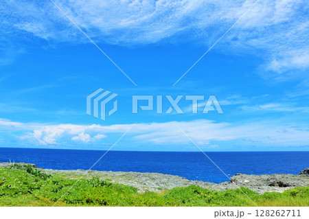 沖縄 波照間島 夏の青空と海 沖縄 波照間島 夏の青空と海 128262711