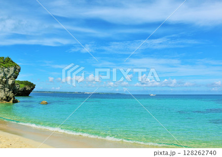 沖縄　宮古島　青空と海（撮影地：砂山ビーチ） 128262740