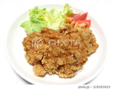 鶏肉のカリカリ唐揚げ 128263023
