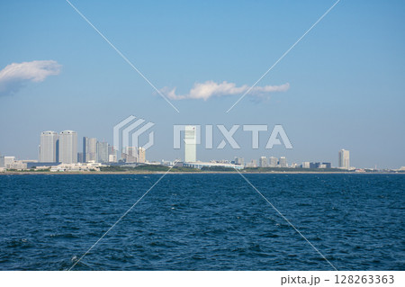 沿岸都市の風景。海浜幕張。千葉ベイエリア 沿岸都市の風景。海浜幕張。千葉ベイエリア 128263363