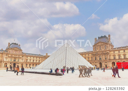 パリ　ルーヴル美術館 128263392