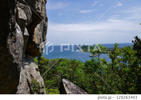 糸島　立石山登山道より芥屋の大門 128263403