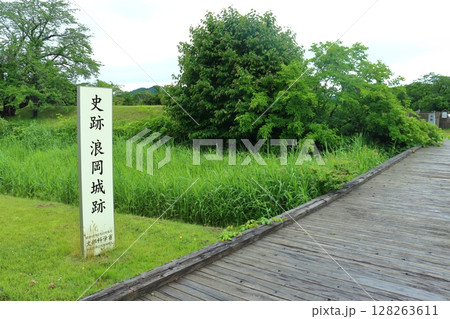浪岡城の入口風景（青森県青森市） 128263611