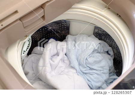 布団の洗濯 128265307