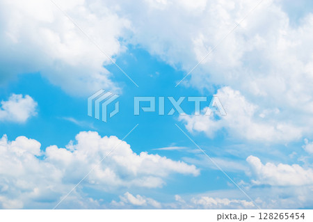 夏の青空と白い雲 夏の青空と白い雲 128265454