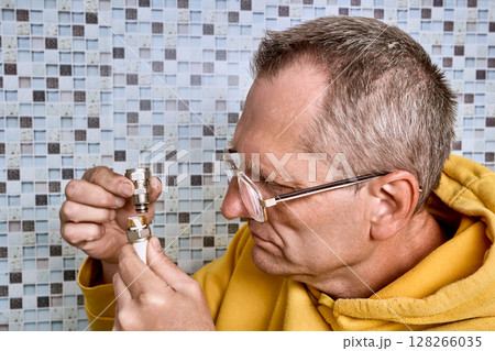 Plumber places compression ring on multilayer pipe for connecting it with second pipe using coupling during repair of household water line. 128266035