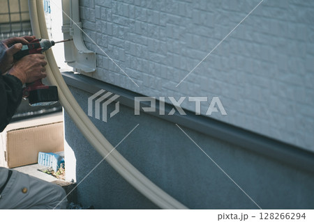 エアコンの配管工事 エアコンの配管工事 128266294