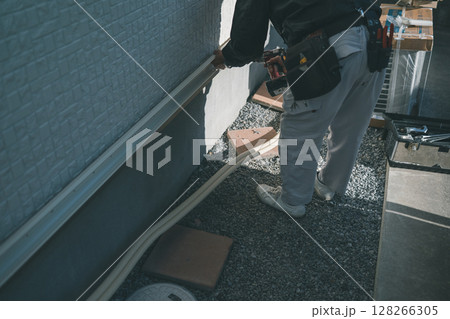 エアコンの配管工事 128266305