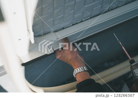 エアコンの配管工事 エアコンの配管工事 128266307