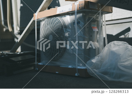 新品のエアコン室外機 新品のエアコン室外機 128266313