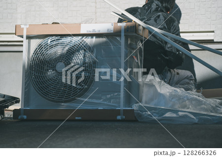 エアコンの配管工事 128266326