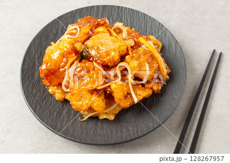 Sweet and Crispy Guo Bao Rou with Vegetables on Black Plate 128267957