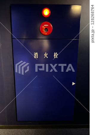 青い消火栓 青い消火栓 128268764