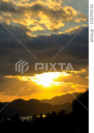 大芝島から望む夕暮れ風景 128269218