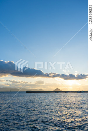 香川県直島町 直島宮浦港からの景色 香川県直島町 直島宮浦港からの景色 128269823