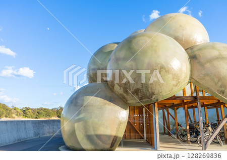 香川県直島町 直島本村港(直島港ターミナル)の風景 香川県直島町 直島本村港(直島港ターミナル)の風景 128269836