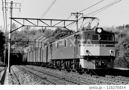 東海道本線 三島・函南間で撮影したEF60形電気機関車 東海道本線 三島・函南間で撮影したEF60形電気機関車 128270854