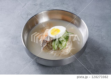 Naengmyeon(Buchwheat cool noodles) 128271082