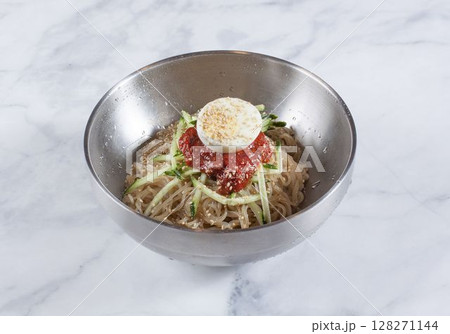 Naengmyeon(Buchwheat cool noodles) 128271144