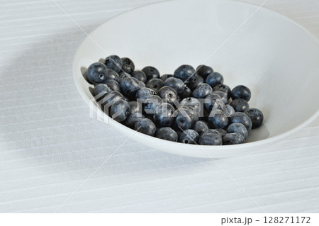 Fruit of blueberries ready to eat 128271172