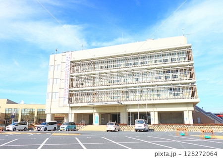 三重県木曽岬町、木曽岬町役場の風景 三重県木曽岬町、木曽岬町役場の風景 128272064