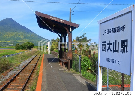 【鹿児島県】薩摩の開聞岳と日本最南端の駅（薩摩富士と西大山駅） 128272109