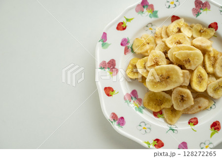 バナナチップ　ドライバナナ　フルーツ　バナナ　お菓子　おやつ 128272265
