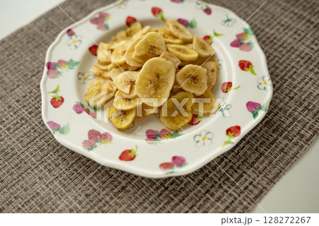 バナナチップ　ドライバナナ　フルーツ　バナナ　お菓子　おやつ 128272267