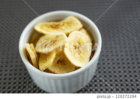 バナナチップ　ドライバナナ　フルーツ　バナナ　お菓子　おやつ 128272284