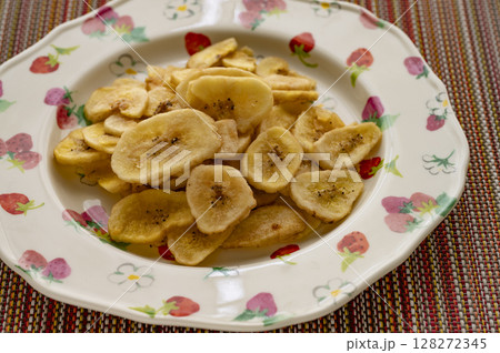 バナナチップス 128272345