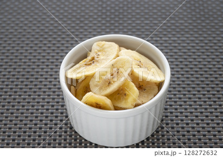 バナナチップス 128272632
