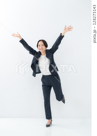 女性　ビジネス	 128273143