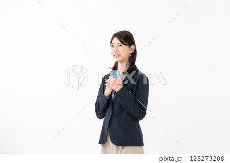 女性 スマートフォン スマホ 笑顔 女性 スマートフォン スマホ 笑顔 128273208