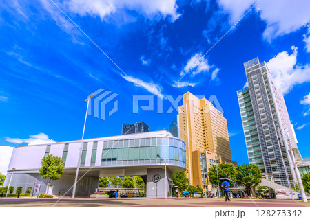 日本の横浜都市景観7月・夏空…桜木町駅前。ヨコハマエアキャビンの桜木町駅やビル群などを望む=10日 日本の横浜都市景観7月・夏空…桜木町駅前。ヨコハマエアキャビンの桜木町駅やビル群などを望む=10日 128273342