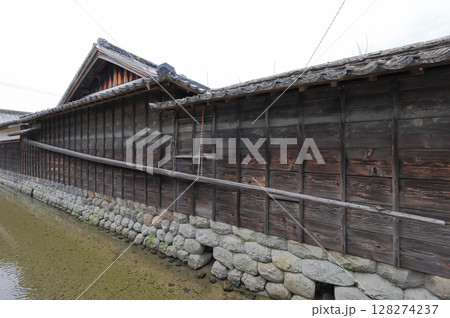 高知県安芸市、土居廓中の街道沿いの登録文化財住宅 128274237